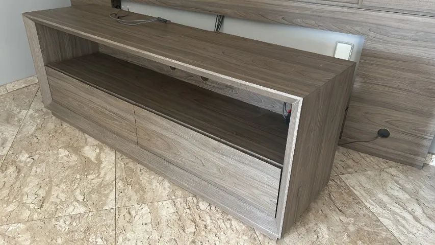 Rack para TV  e painel em excelente estado - Foto 3