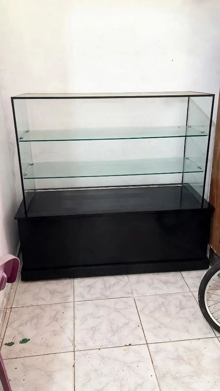 2 balcões vitrine de vidro - loja / perfumaria  / celular  - R$ 2.800 cada - Foto 2