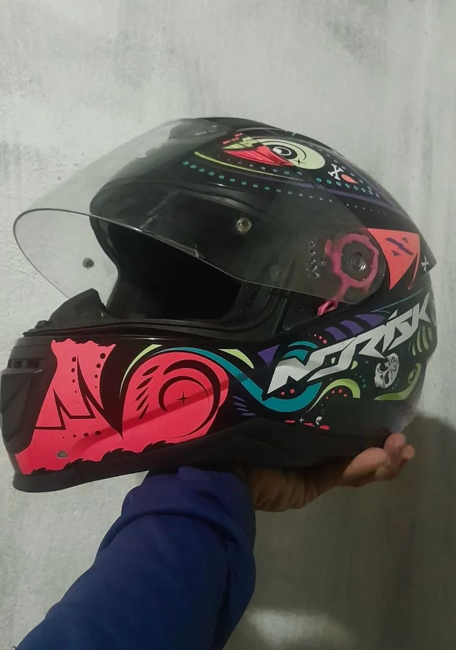 Capacete top