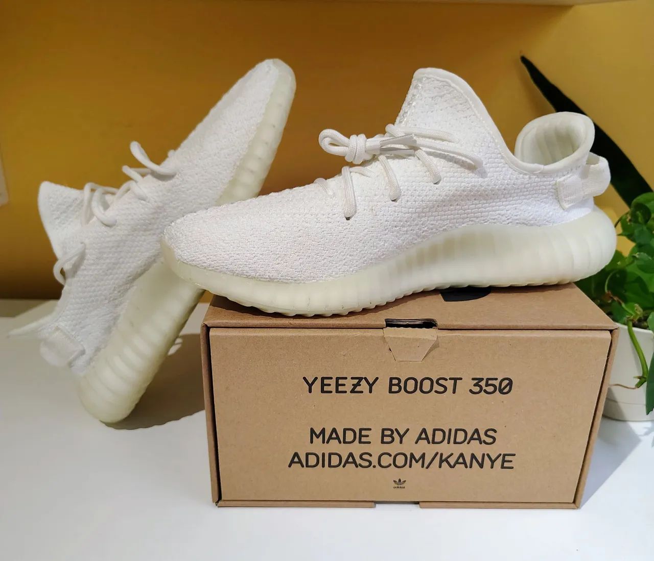 Tênis Yeezy boost 350 V2  branco - Foto 4
