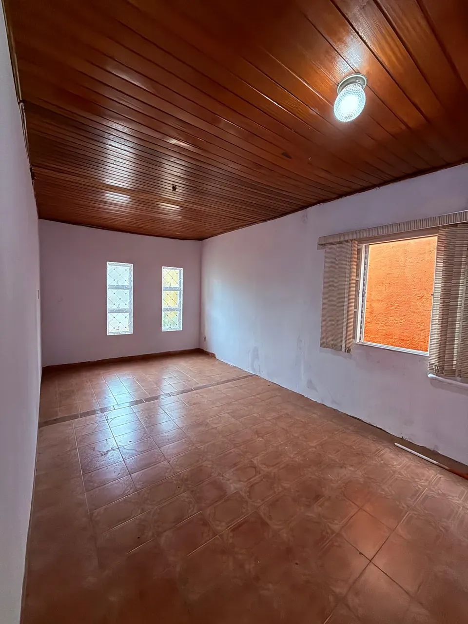 CASA PÚBLICA CENTRO DE VÁRZEA GRANDE, 2 QUARTOS, C/ CHURRASQUEIRA E EDÍCULA, ATRÁS AMERICA - Foto 2