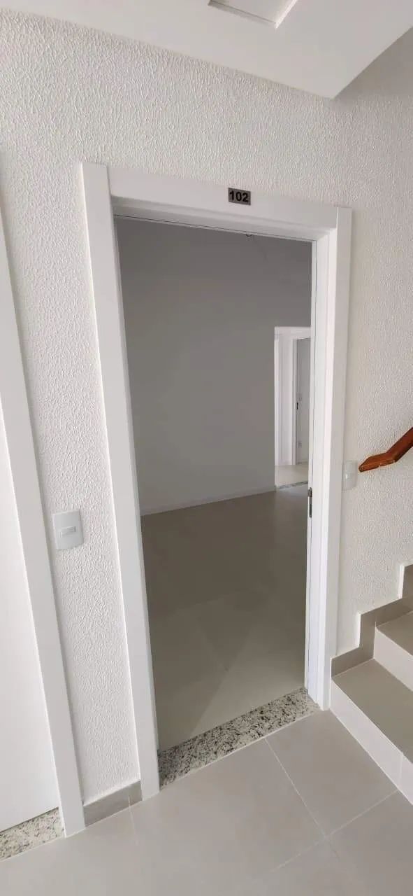 Apartamento com 2 Dormitórios na Barra do Aririú em Palhoça - Foto 2