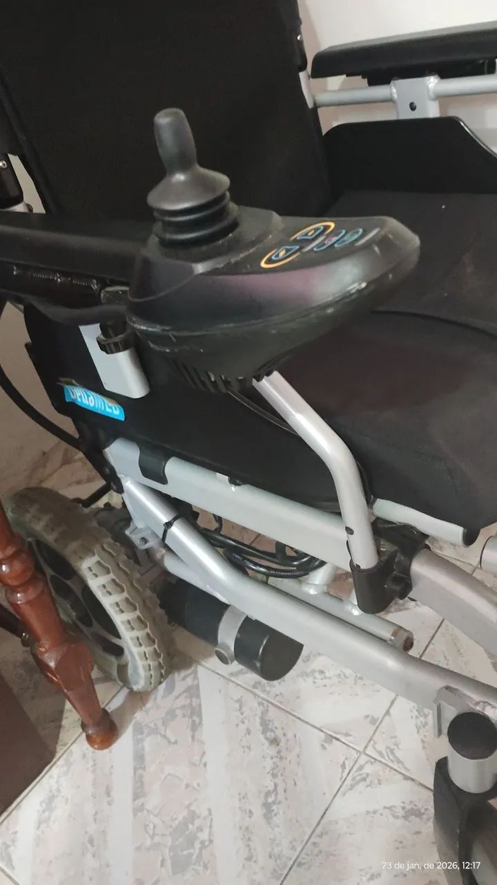 cadeira de rodas motorizada delamed  - Foto 5