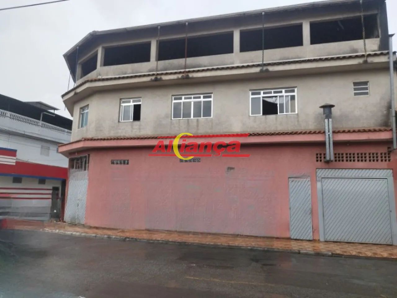 CASA DE ESQUINA COM SALÃO COMERCIAL - Foto 2