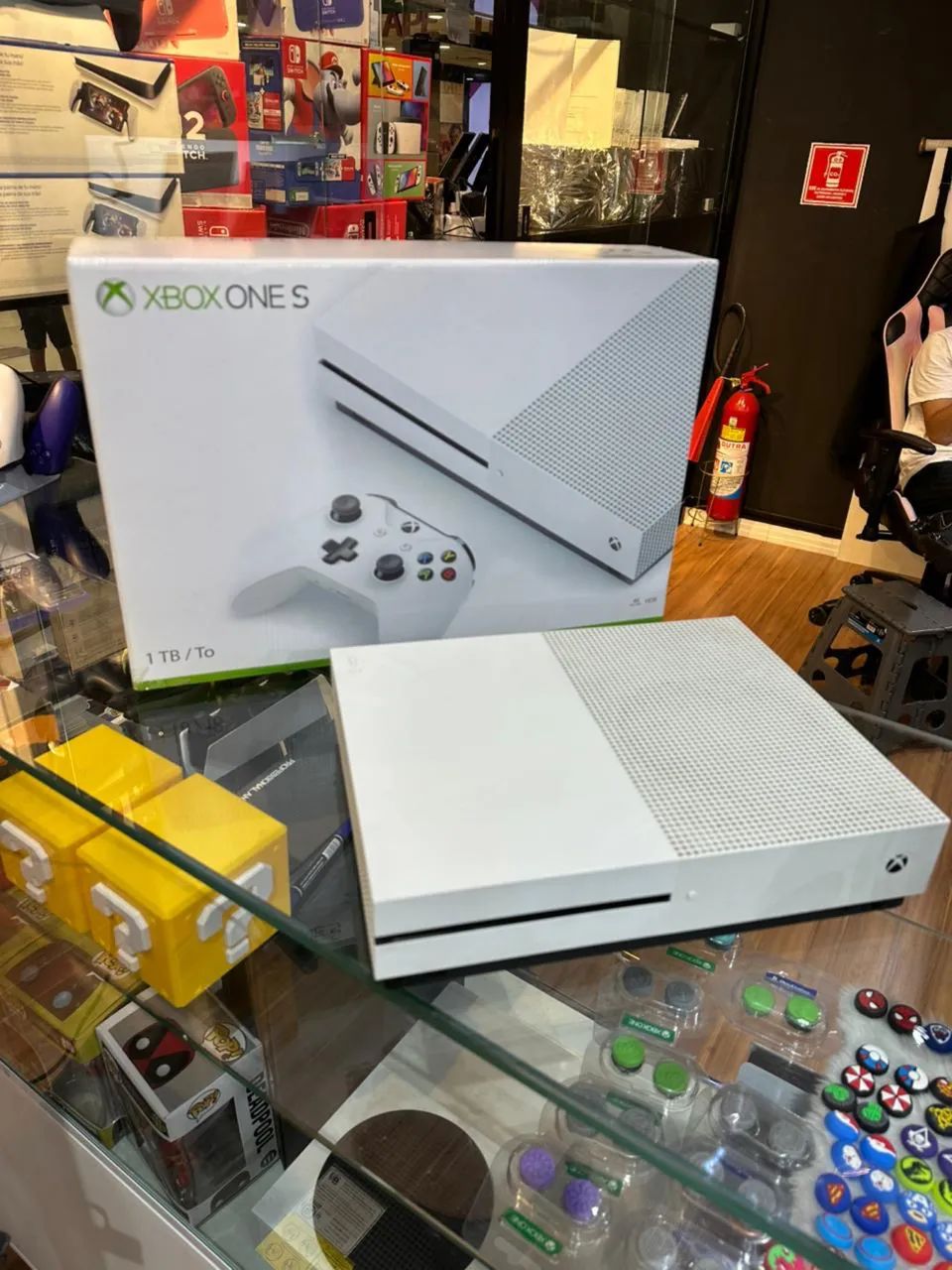 VENDO OU TROCO XBOX ONE S CAIXA E CABEAMENTO COMPLETO  