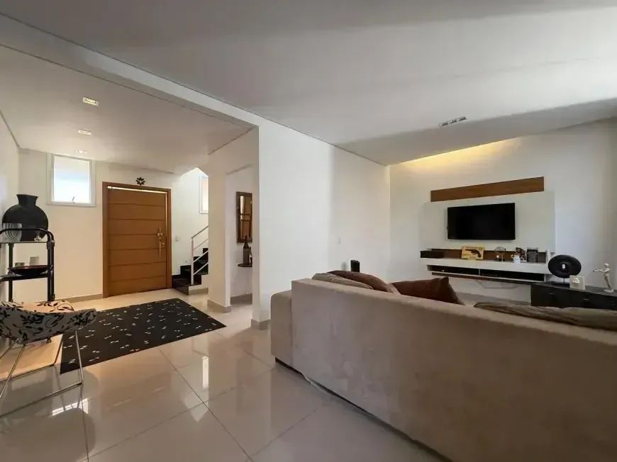 Casa com 3 quartos sendo 2 suítes 4 banheiros 2 vagas - Foto 3