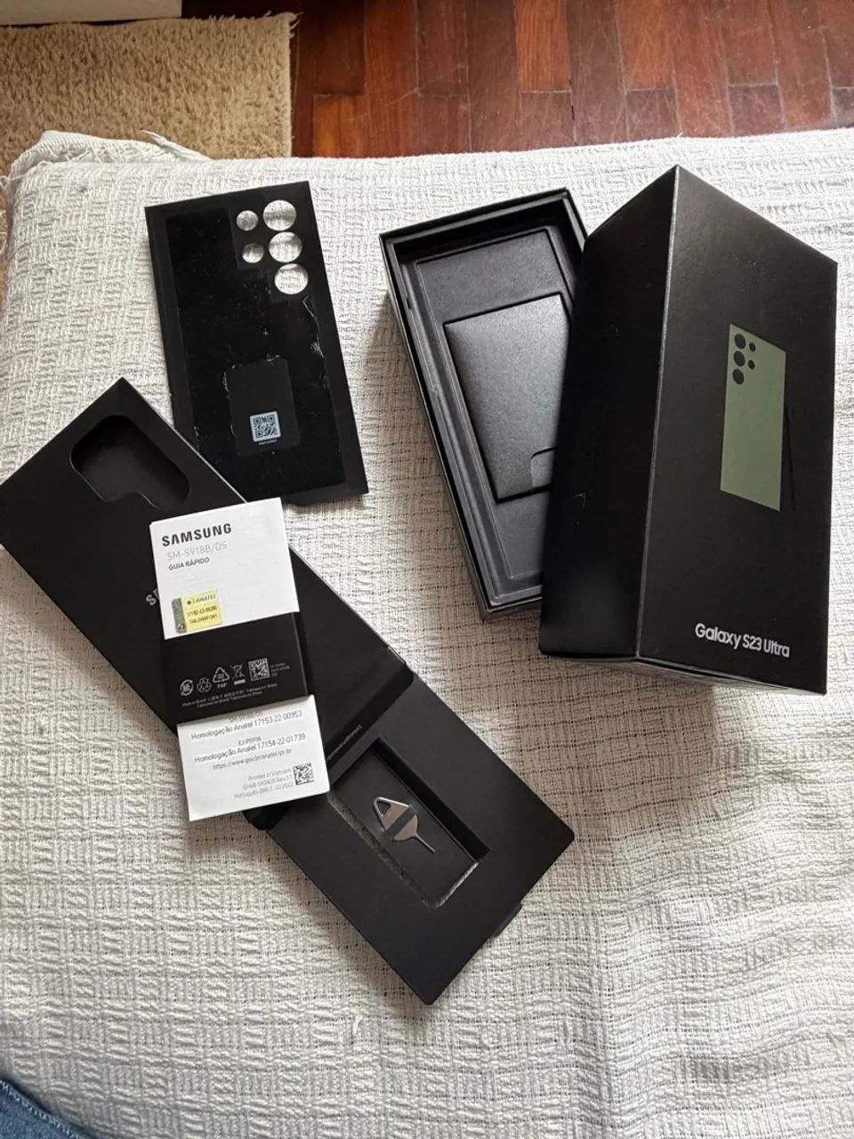 Caixa com manuais e chave ejetora S23 ultra verde 512gb