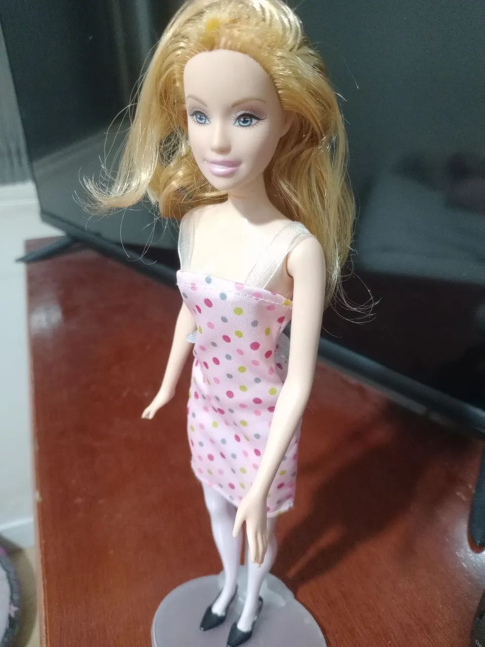 Linda boneca Barbie loira  - Foto 2