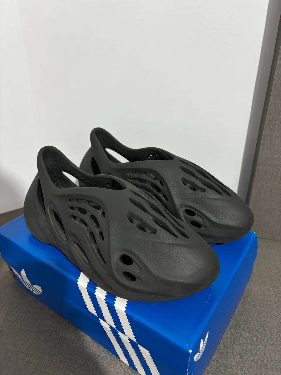Yeezy Foam Runner Carbon - Foto 2