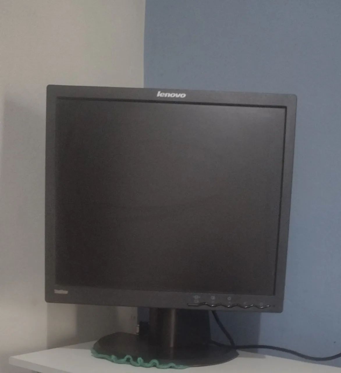 Monitor Lenovo ThinkVision 19" Profissional com Ajuste de Altura - Foto 2