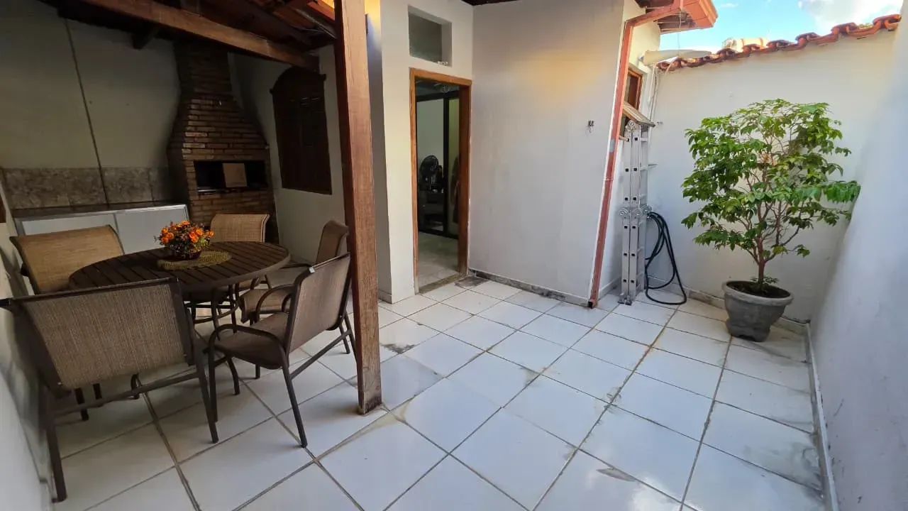 Casa com 03 quartos e 02 vagas-  Santa Amélia