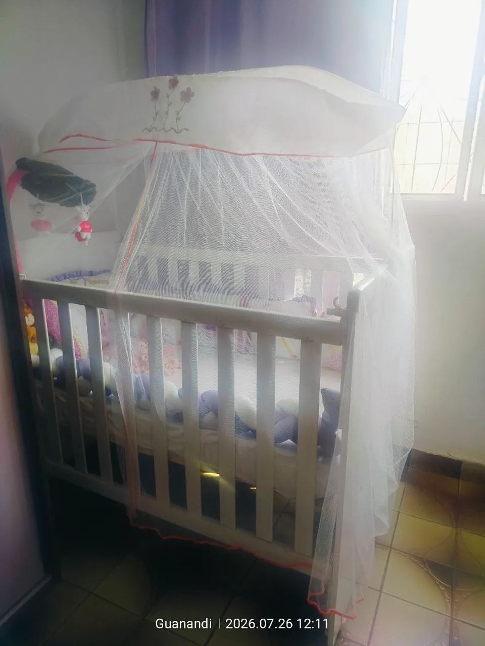 Berço infantil madeira com rodinhas 