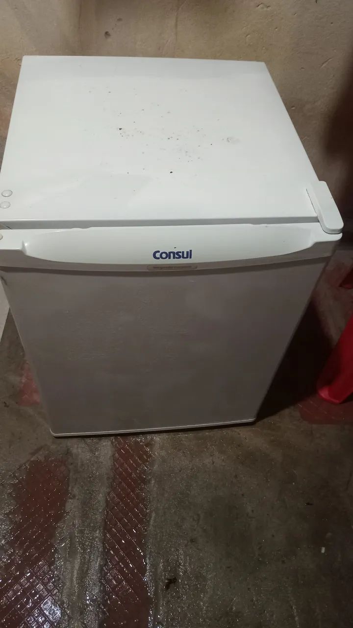 Vende-se um frigobar 