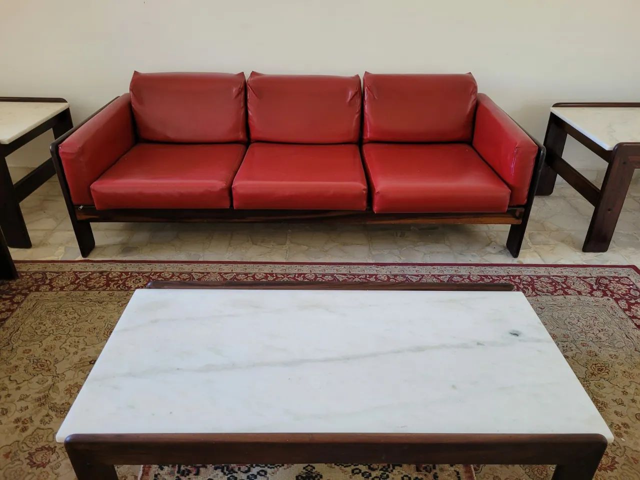 Conjunto de Sofá, Poltronas e Mesas em mármore - Foto 5