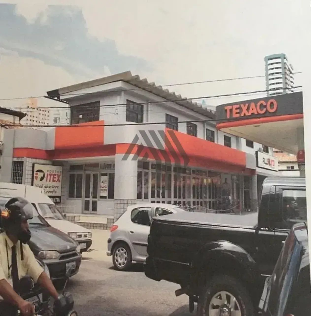 2568-Sala para alugar com aproximadamente 50 m²,boa iluminação e ventilação, banheiro, pis