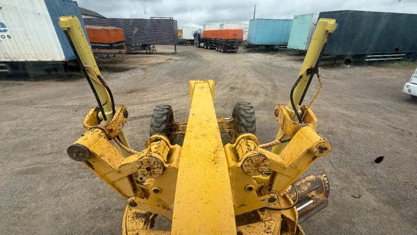 Motoniveladora Komatsu GD 623a - 1997 - Otimo Estado - 100% operacional - Foto 5