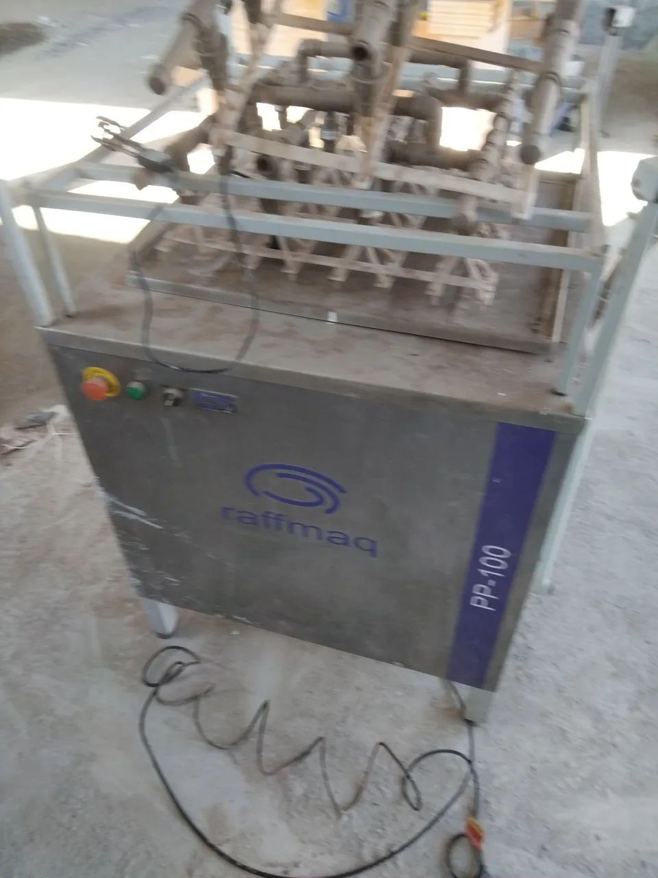 Vendo  máquina de biscoito povilho - Foto 2