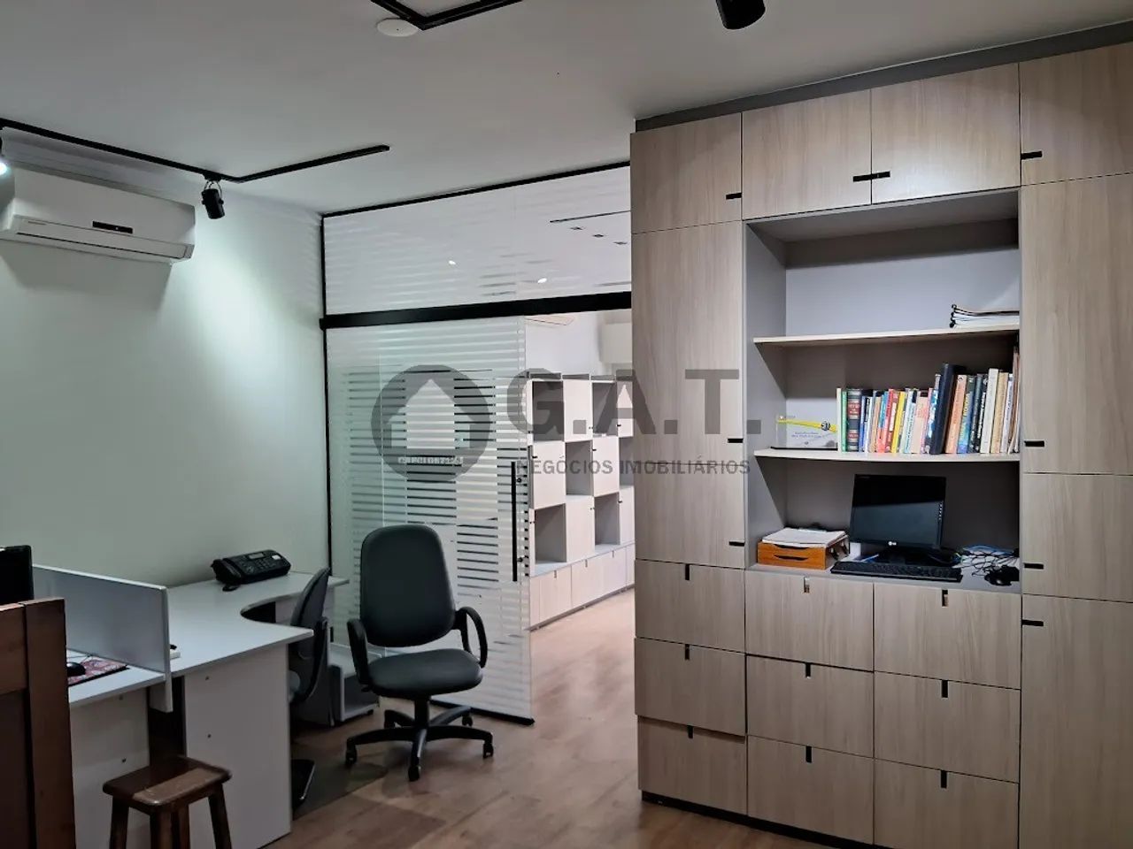 Sala comercial à venda no Centro de Sorocaba-SP, com 2 salas, 1 banheiro e 37,00 m² de áre