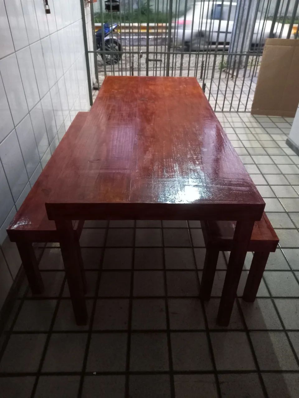 Mesa e banos rústicos de madeira - Foto 5