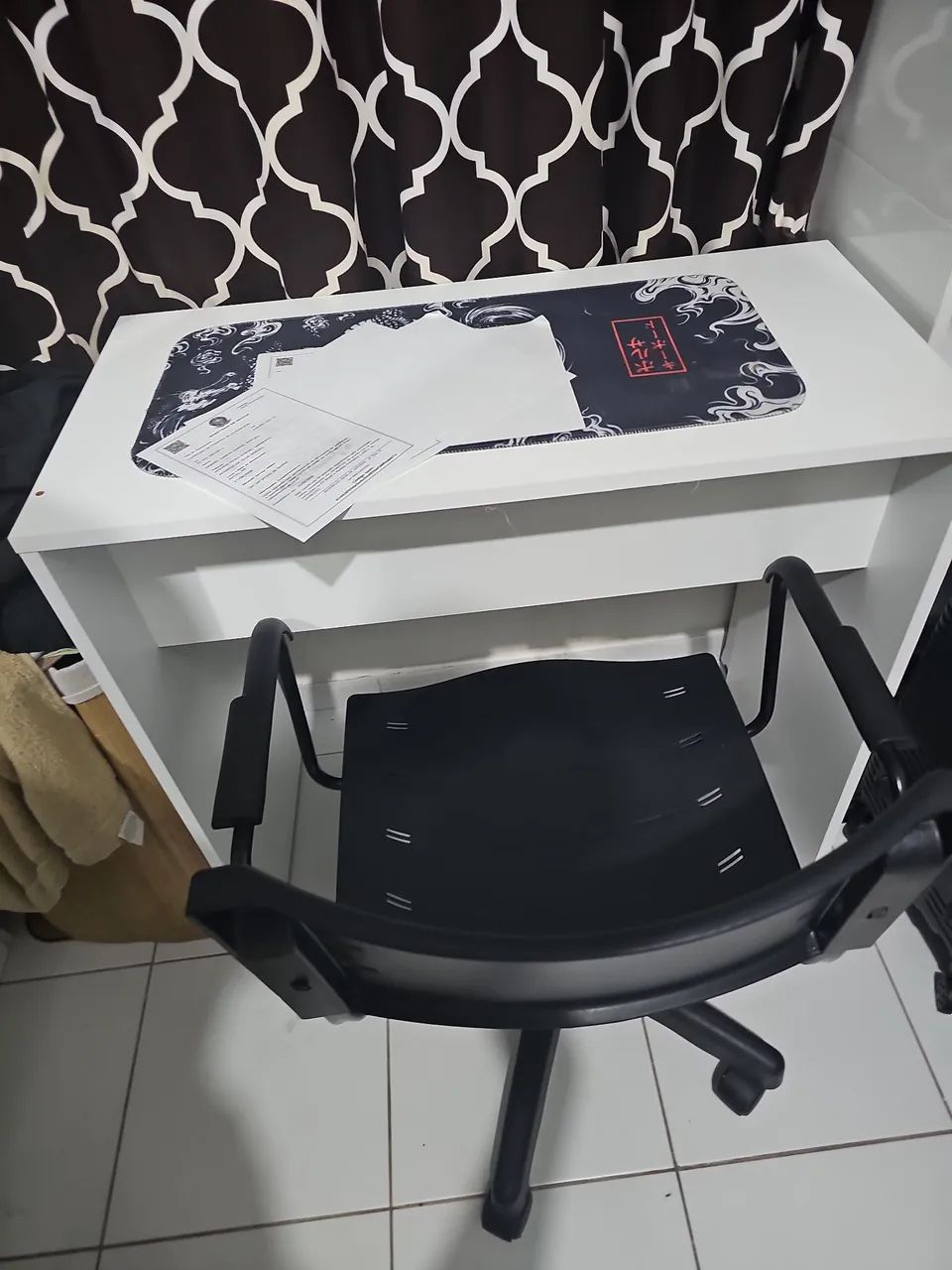 Escrivaninha e Cadeira de Escritório 