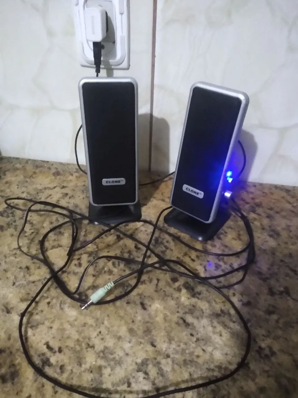 Caixa de som cabo USB 