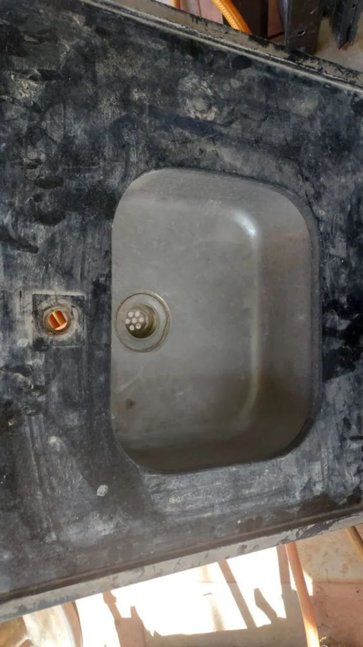 Pia com Cuba em Inox - 68x60 cm - Resistente e Pronta para Instalação