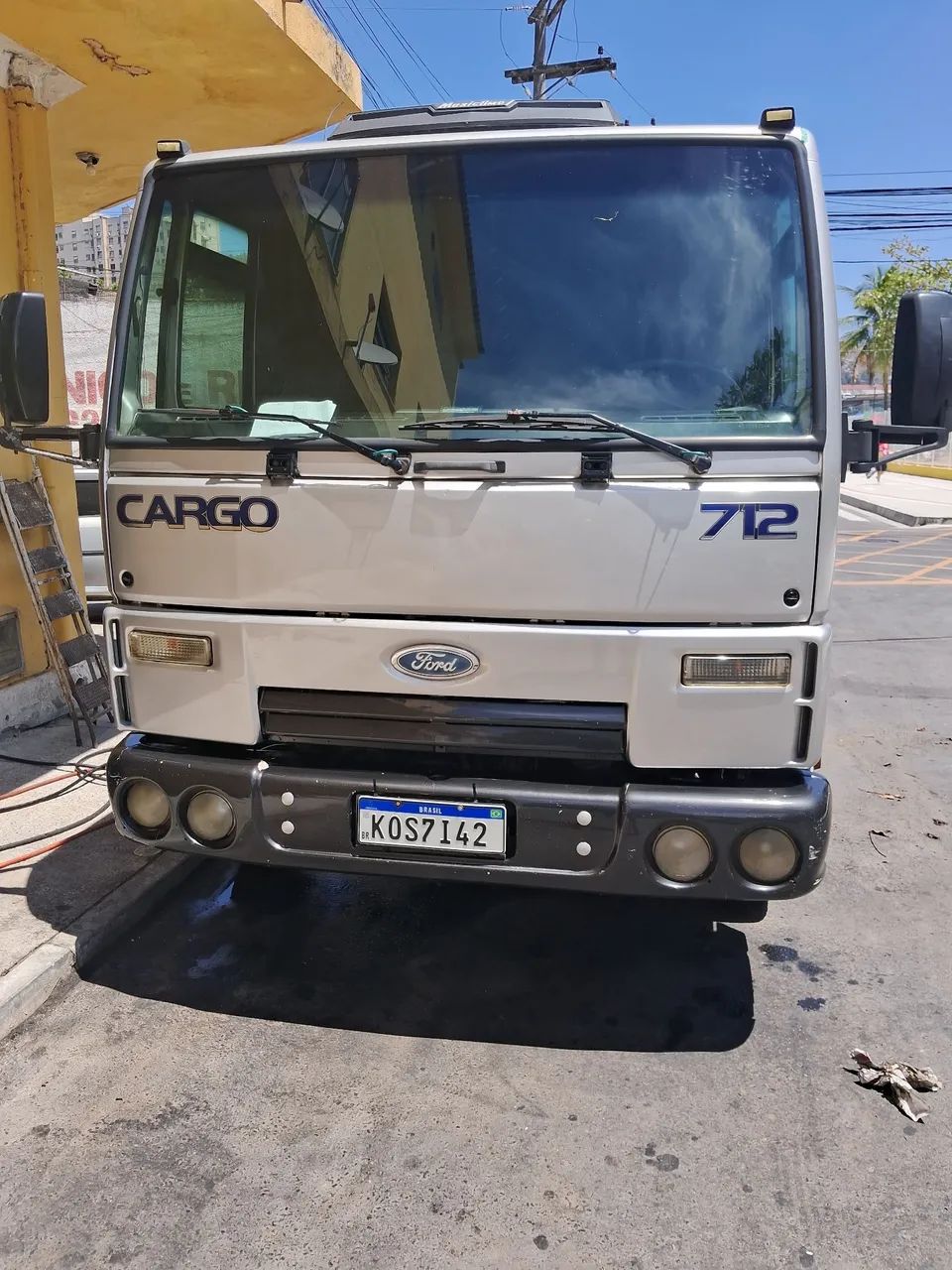Ford cargo plataforma + asa delta 2012. 