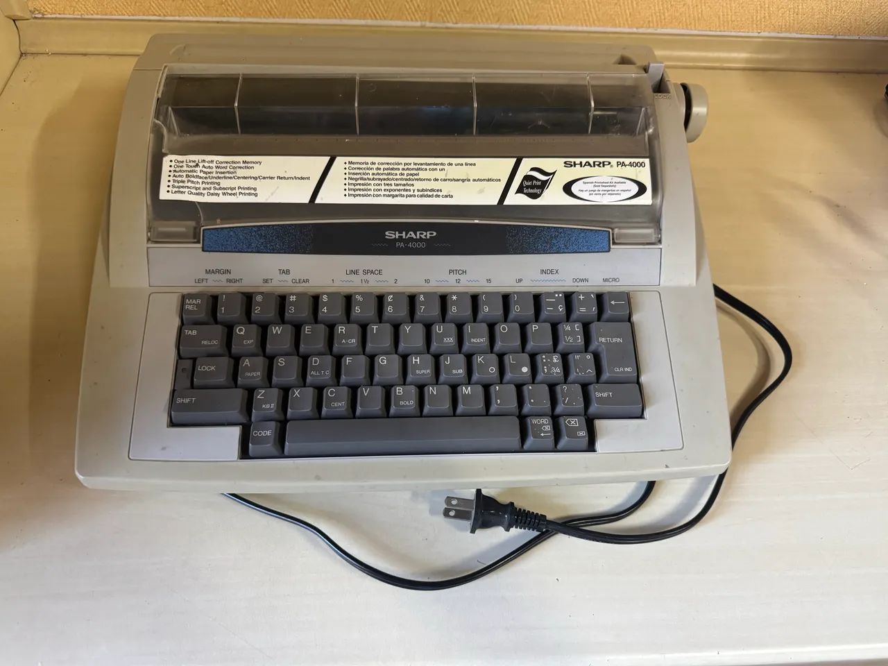 Máquina de escrever SHARP415078729794211841