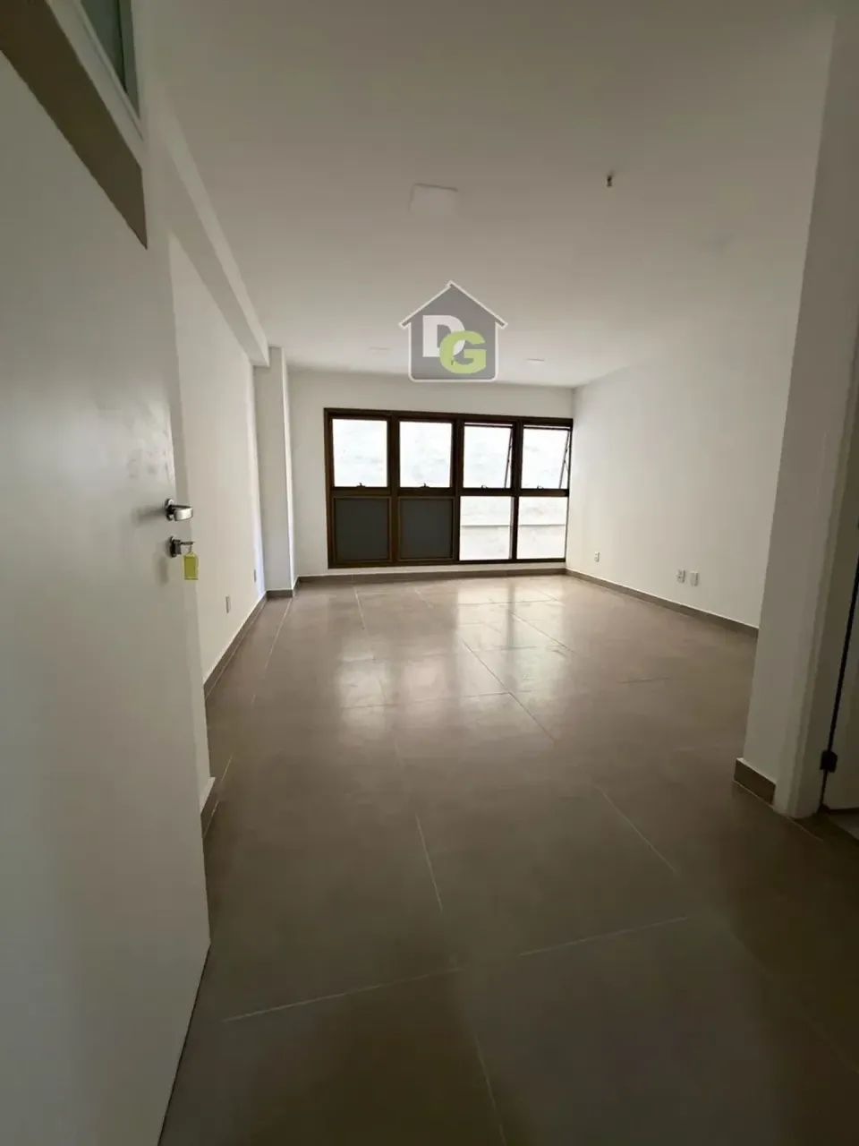 ALUGUEL. CENTRO NITERÓI. TREND TOWER OFFICE.OPORTUNIDADE. EXCELENTE SALA COM 28 M²,  BANHE - Foto 3