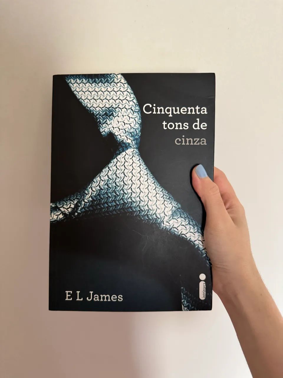 Livros Cinquenta Tons de Cinza + Grey - E.L. James - Foto 2