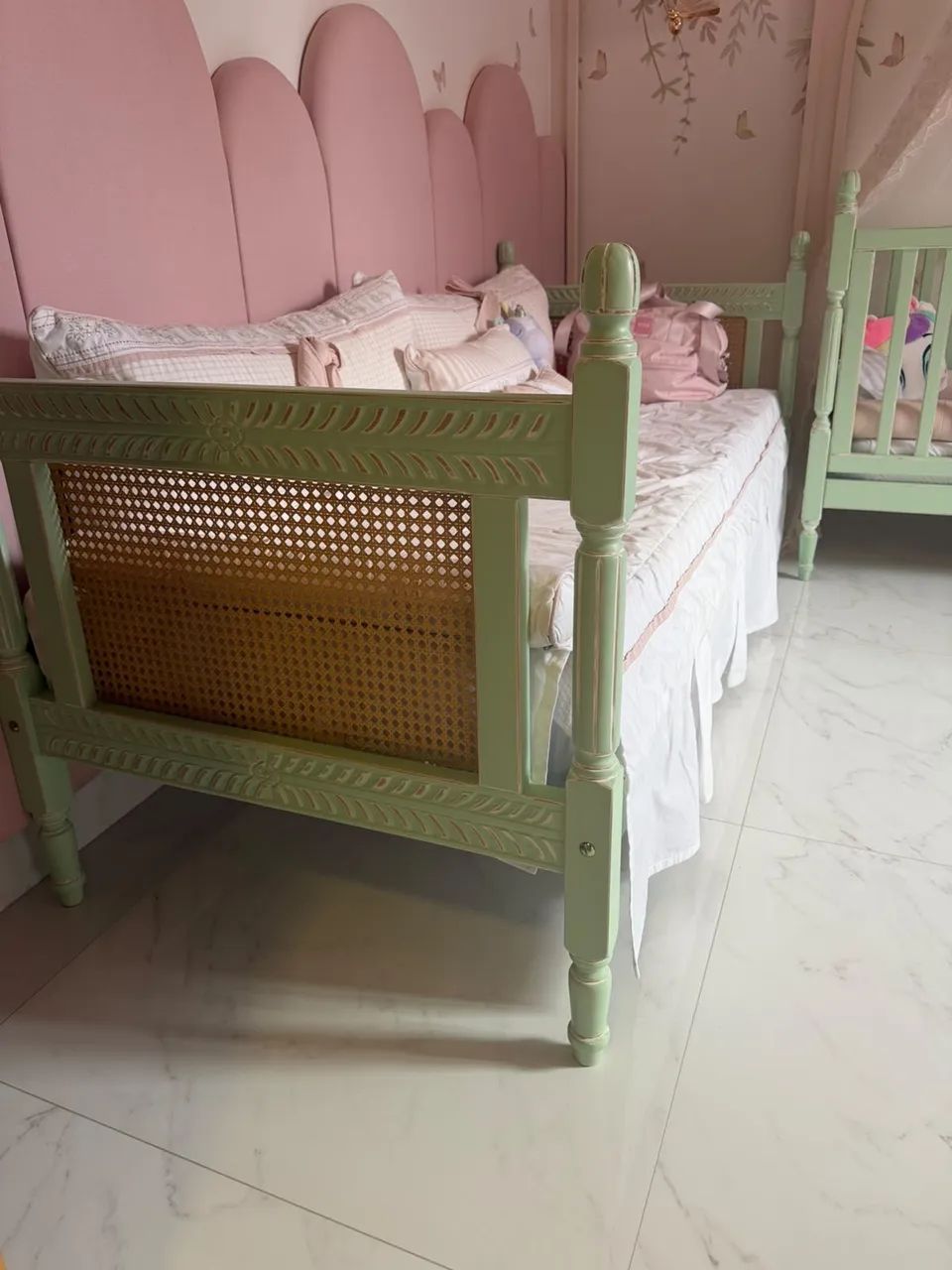 MÓVEIS DE BEBÊ COMPLETOS COM BERÇO MINI CAMA E CÔMODA TODOS  DE MADEIRA MACIÇA - Foto 4