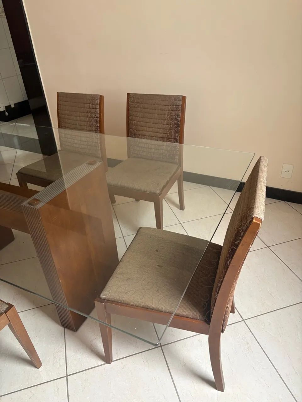 Mesa tampo vidro e madeira - 8 cadeiras - Foto 4