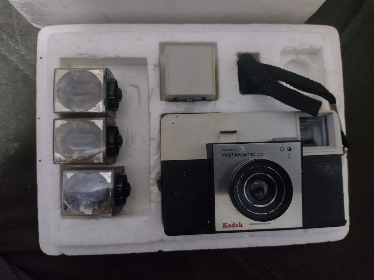 Câmara Kodak Instamatic 25 com flash - Foto 3