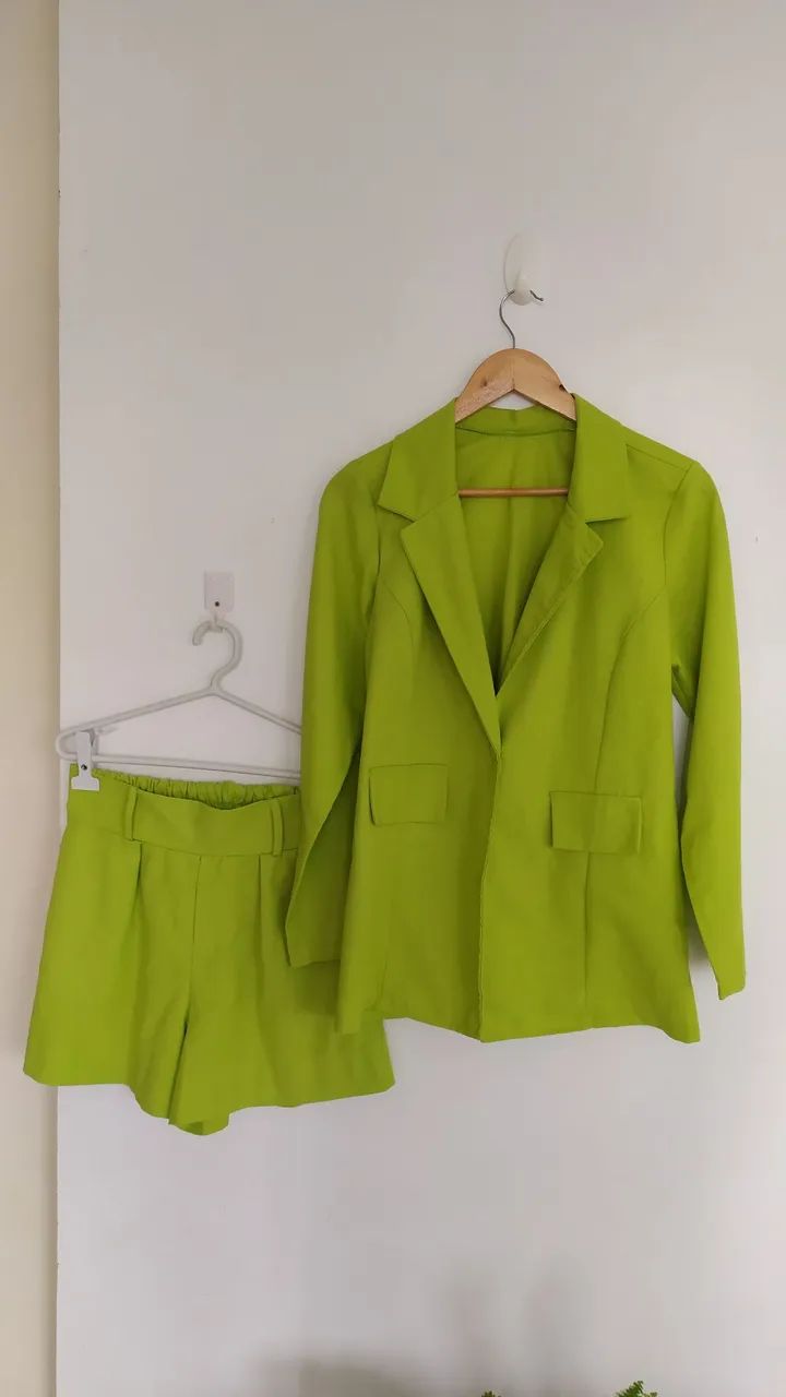 Conjunto de short e blazer em viscolinho verde Tam P 