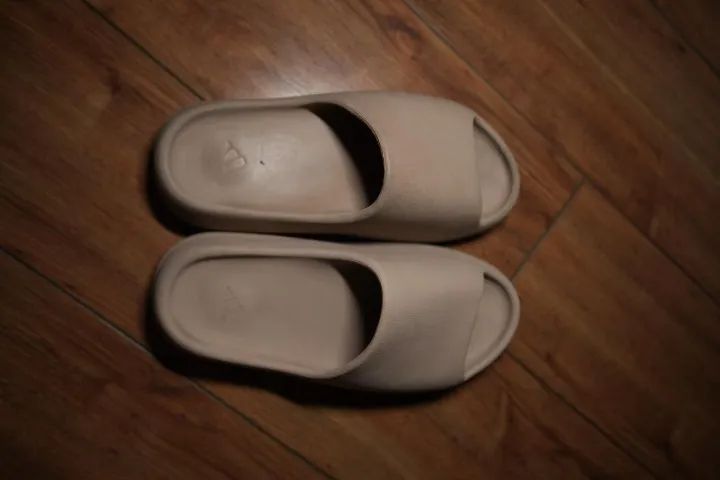 Yeezy Slide Original - Tam. 44 | Ótimo Estado