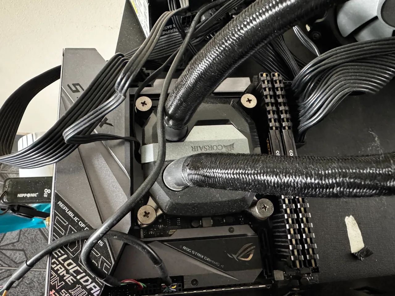  PC gaming + 3 Monitores de 27  - Foto 4