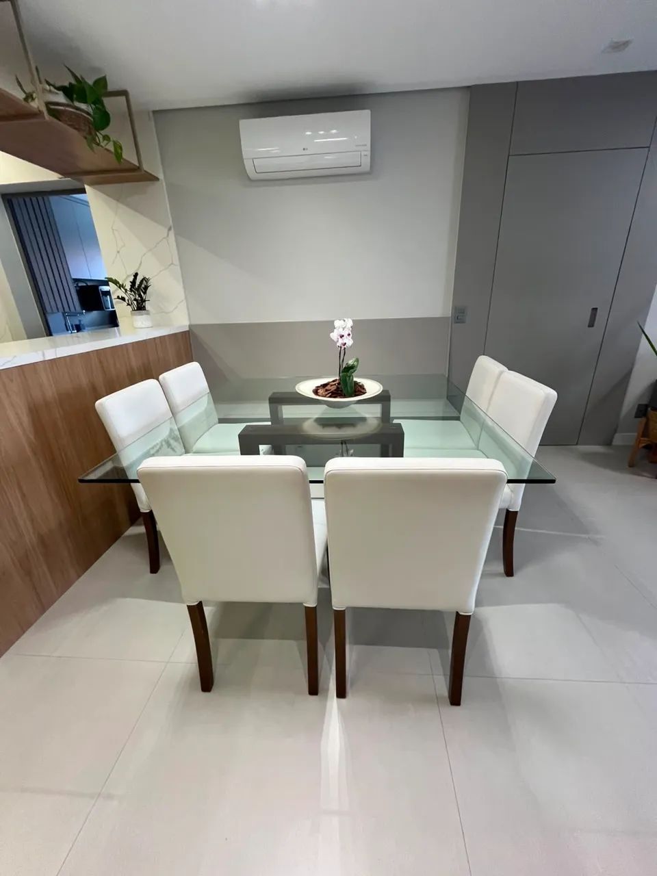 Mesa de vidro com 6 cadeiras  - Foto 4