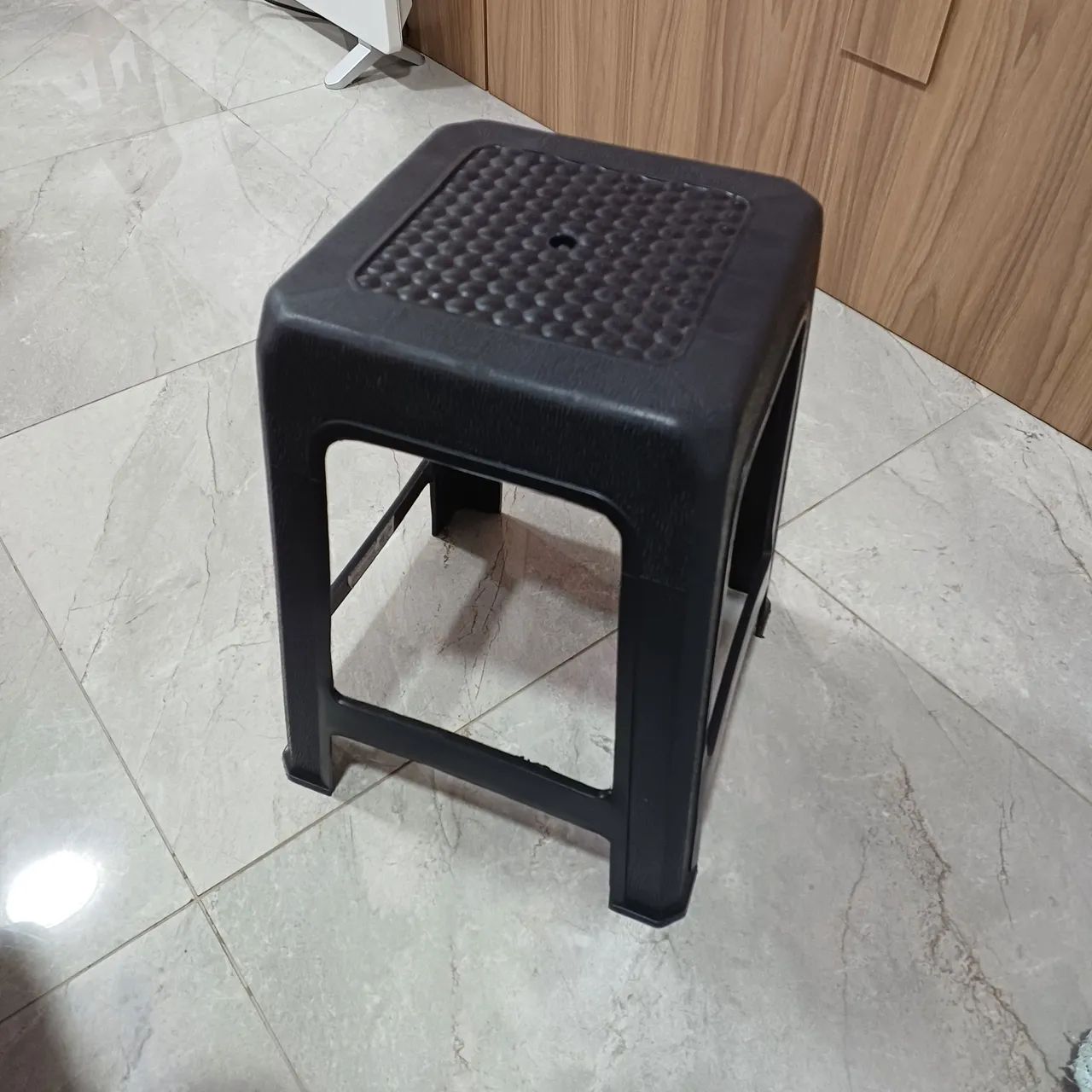 Banco de plástico novo