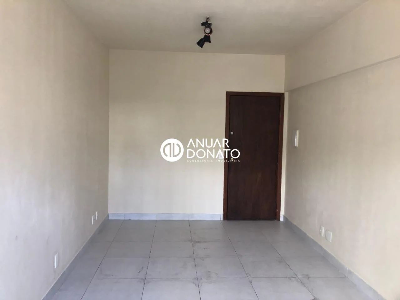 Funcionários - Sala(s) à venda na Anuar Donato