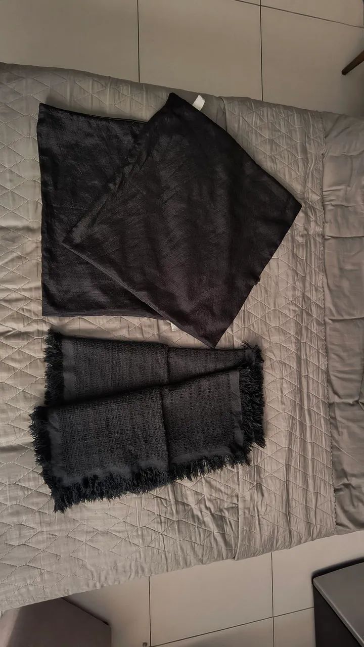 Kit manta com capas para almofadas pretas - Foto 2