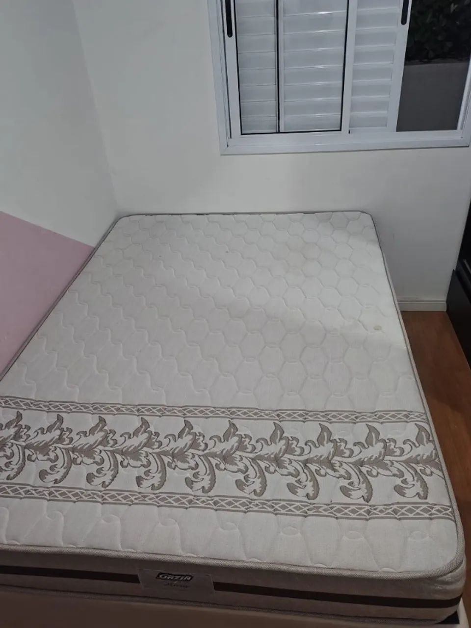 Cama box com colchão molas ensacadas e alta densidade. Três meses de uso - Foto 3