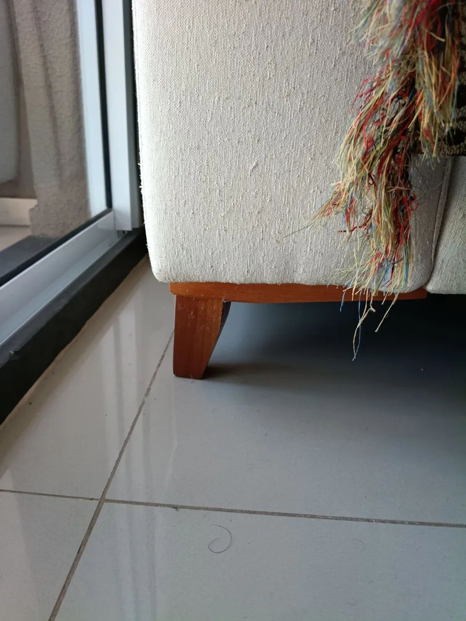 Sofa 3 lugares off-withe - Foto 3