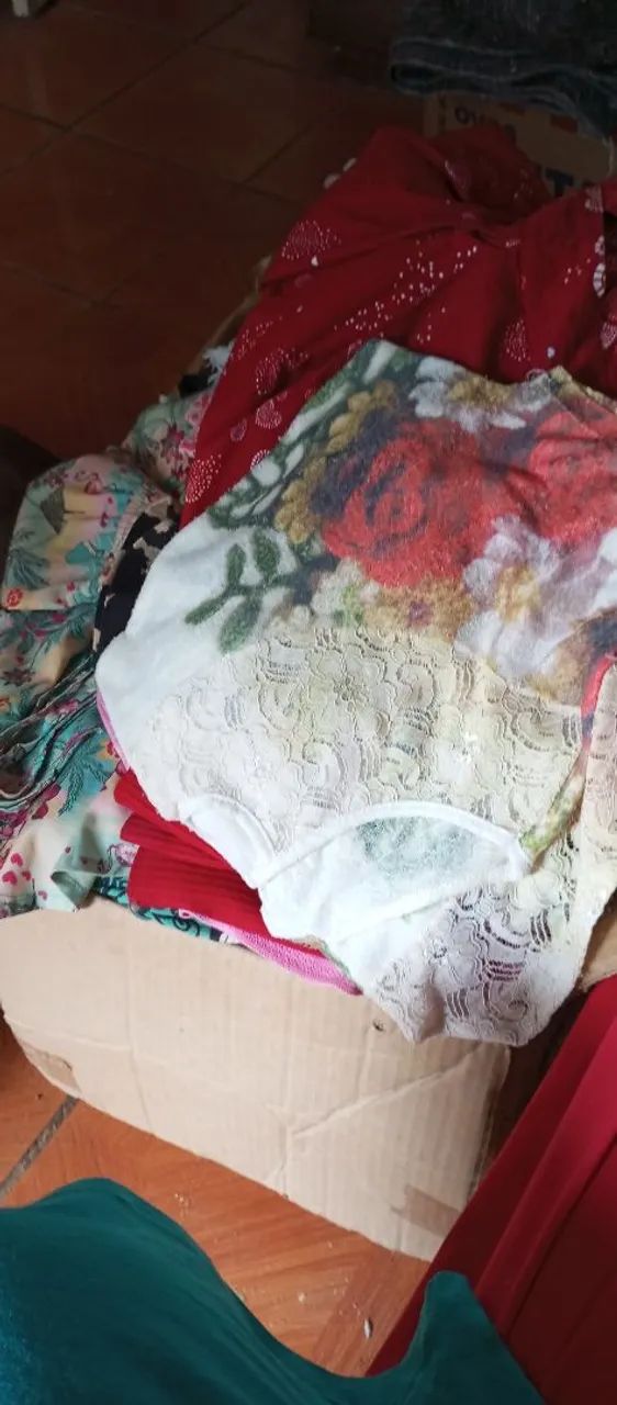 Lote de roupas de segunda linha simples - Foto 2