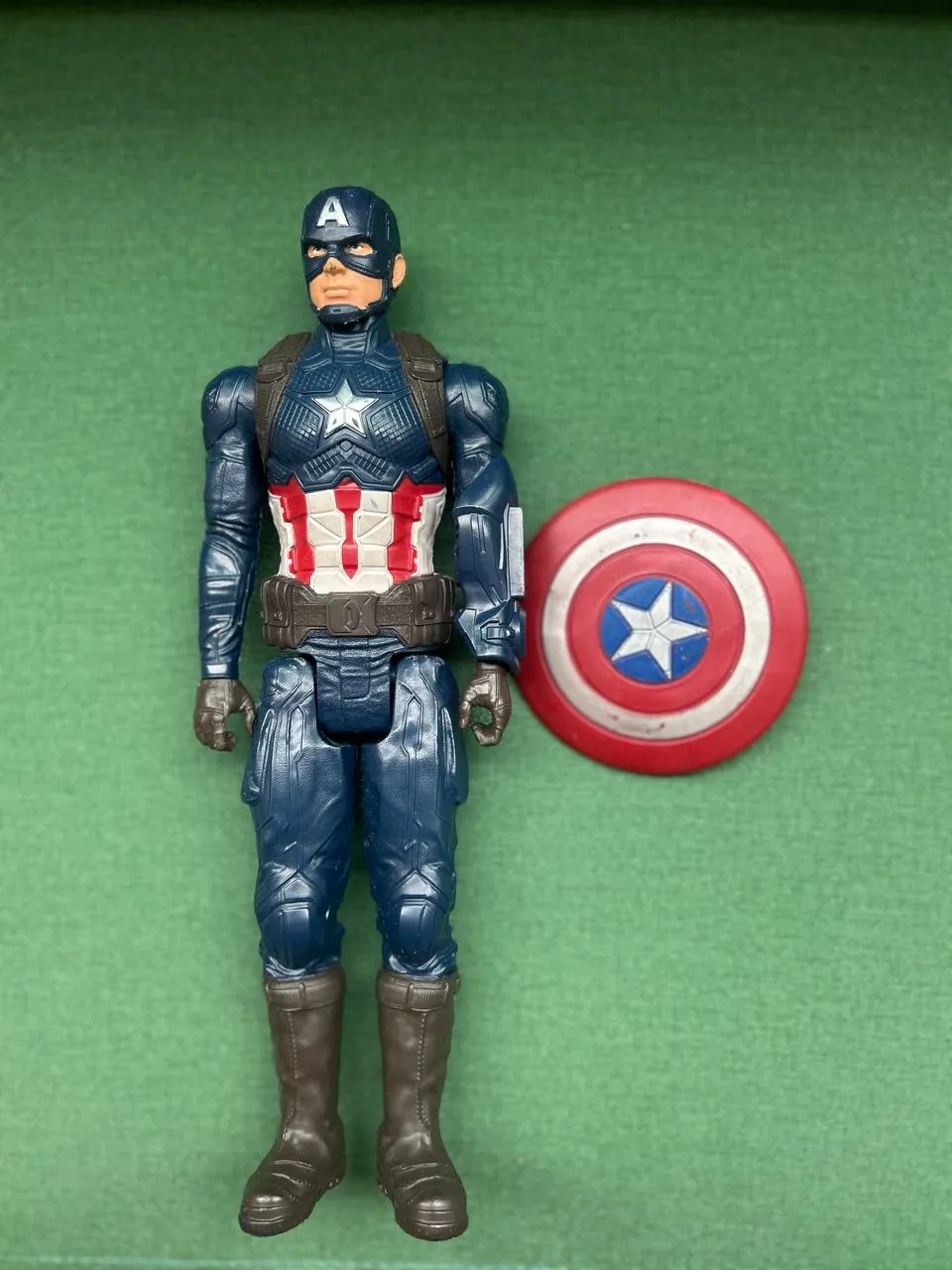 Boneco Capitão América com Escudo - Marvel - Usado