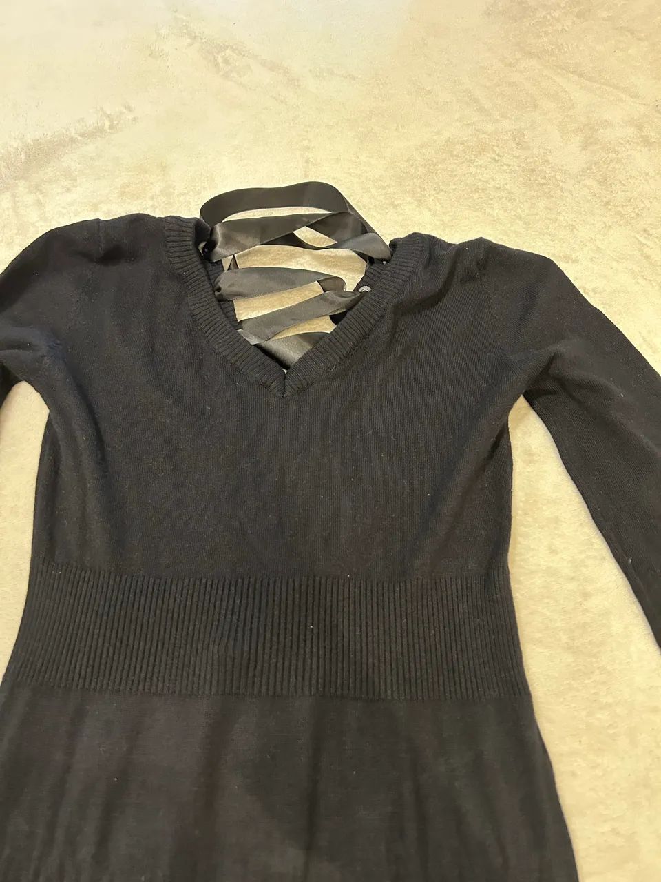 Vestido "Black Elegance" em Malha manga longa - Detalhe de Luxo nas Costas - TAM M  NOVO - Foto 6