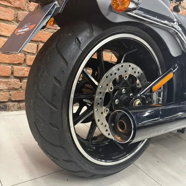 Harley SOFTAIL BREAKOUT FXSB - Cinza - 2016 - Foto 3