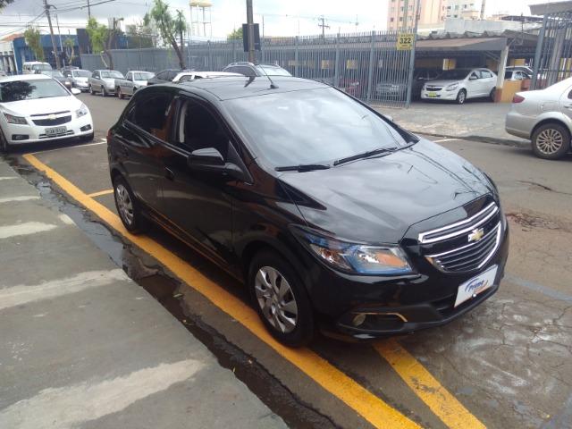 Onix LT 1.4 Unico Dono- Aceito carro de menor Valor - Foto 11