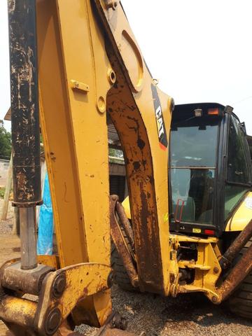 Retroescavadeira Caterpillar 416E