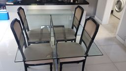 Título do anúncio: Mesa de Jantar com 4 cadeiras, tampo de vidro
