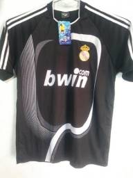Título do anúncio: Camiseta Real Madrid Tamanho G 76cm x 56cm Nova Futebol Torcedor colecionador Fã 
